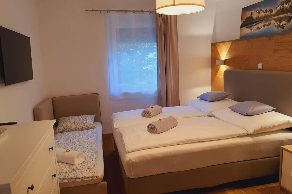 Tiny Kozma Apartment Bodensdorf Esterno foto